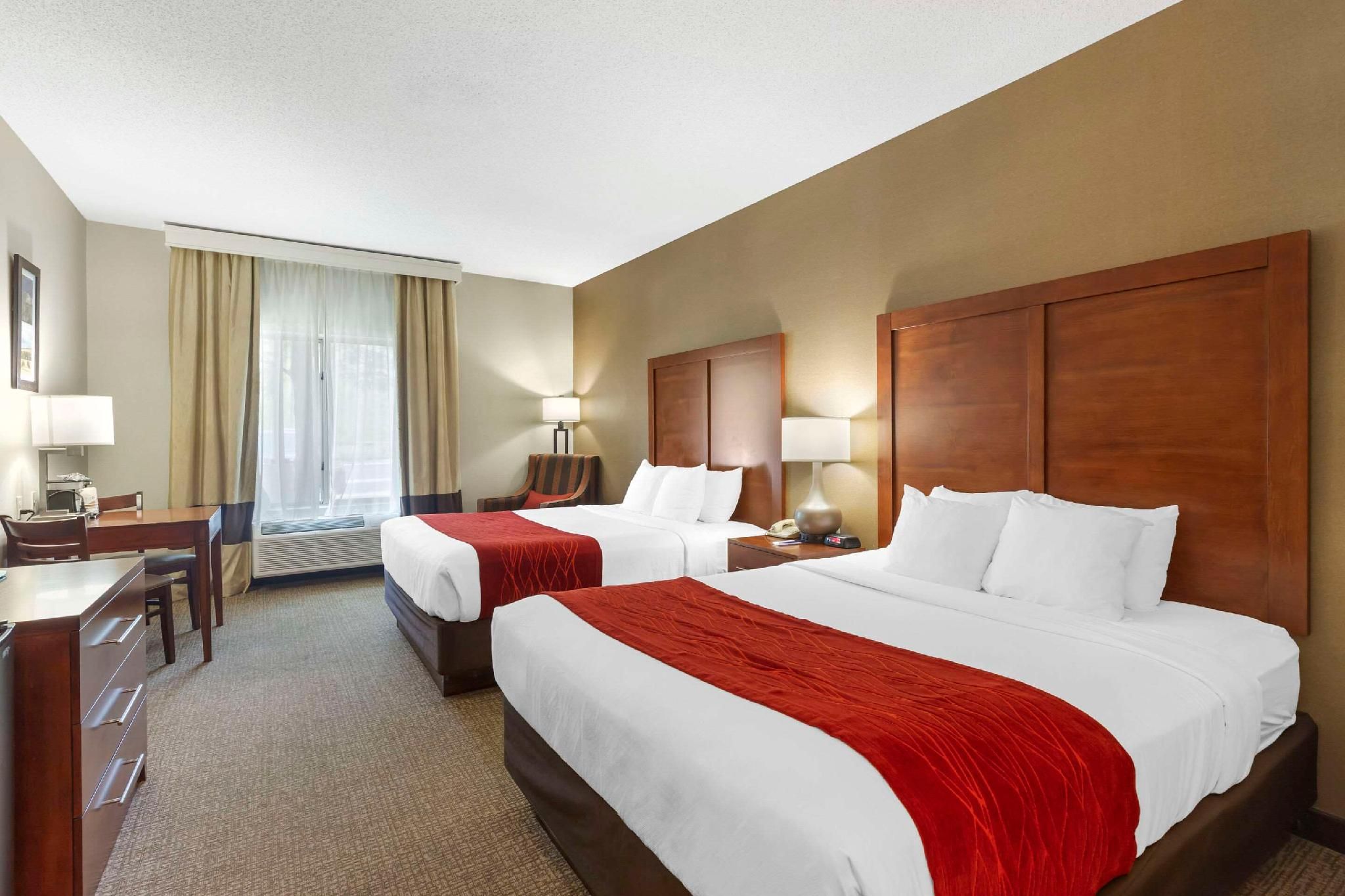 2 Queen Beds, Suite, Nonsmoking