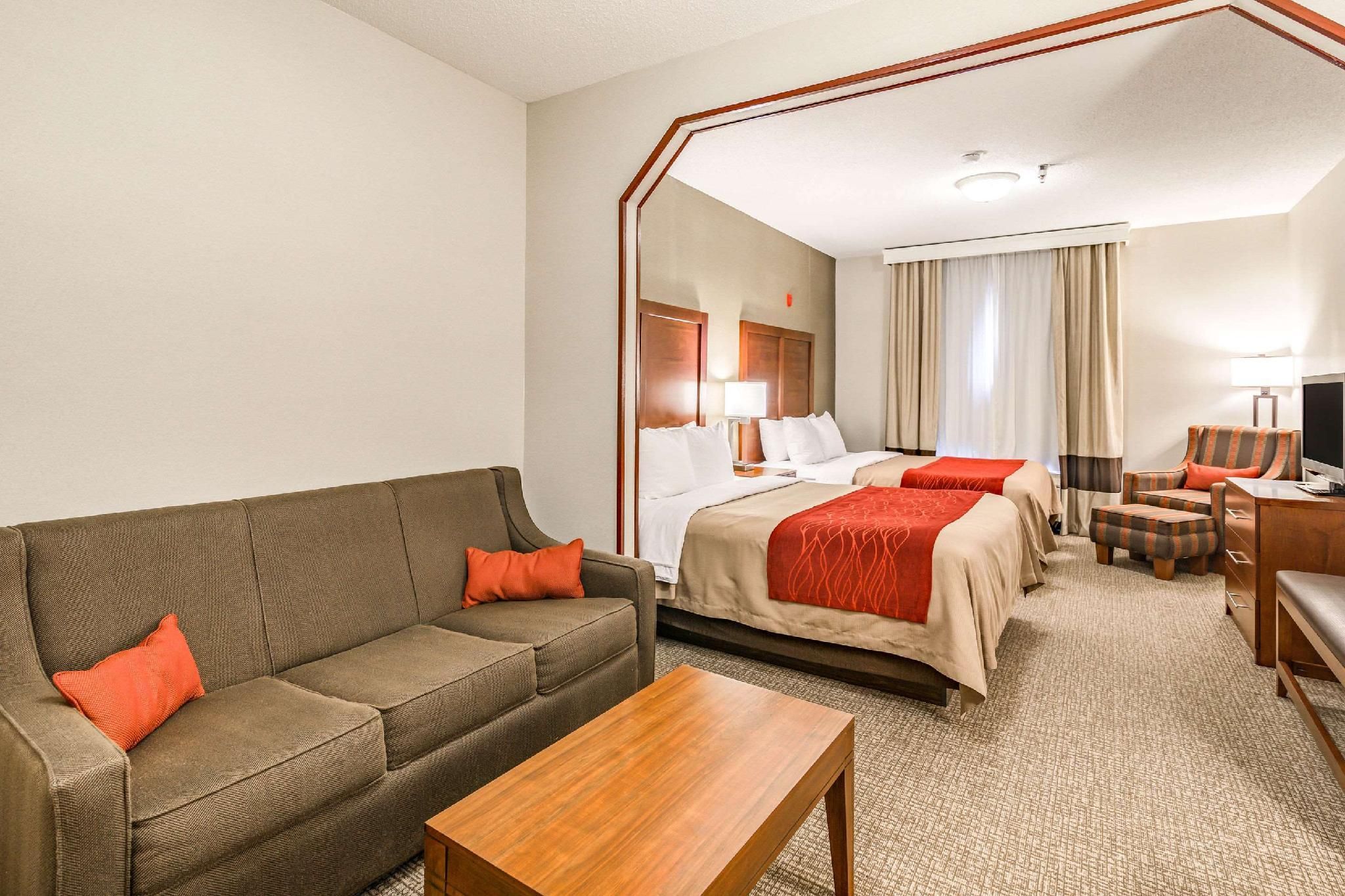 2 Queen Beds, Suite, Nonsmoking