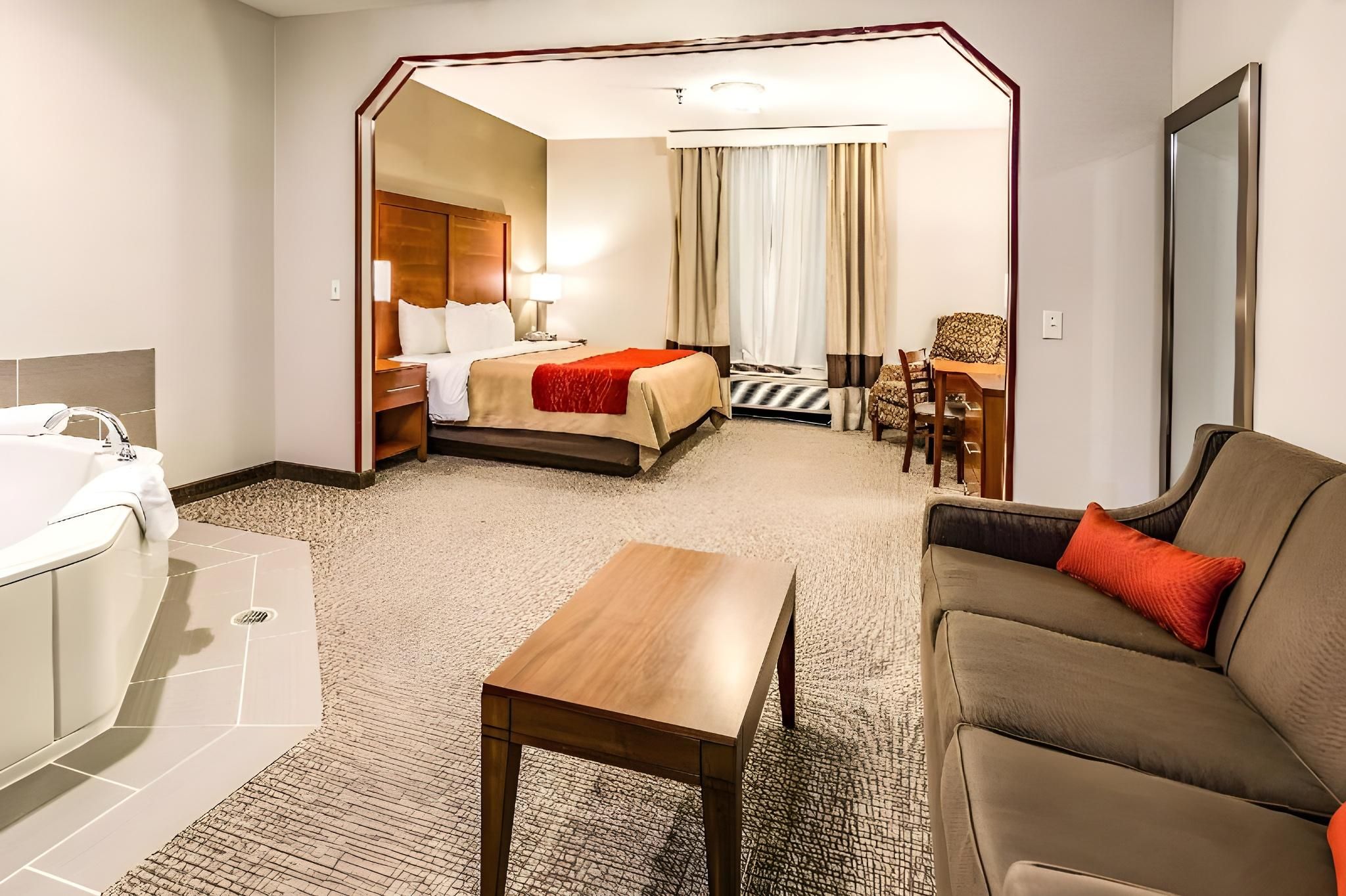 1 King Bed, Suite, Nonsmoking