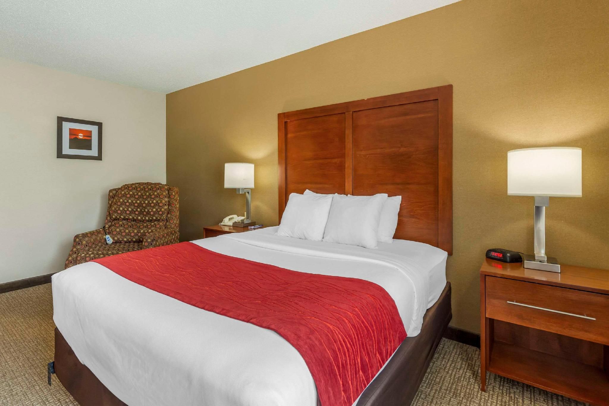 1 King Bed, Nonsmoking, Accessible