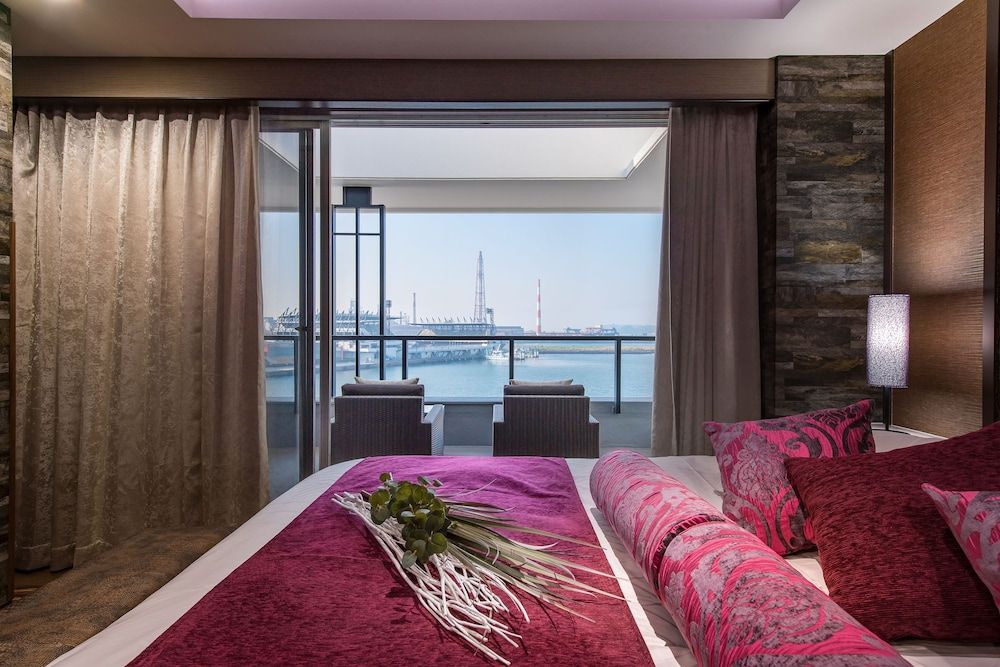 Royal Double Room, Smoking
