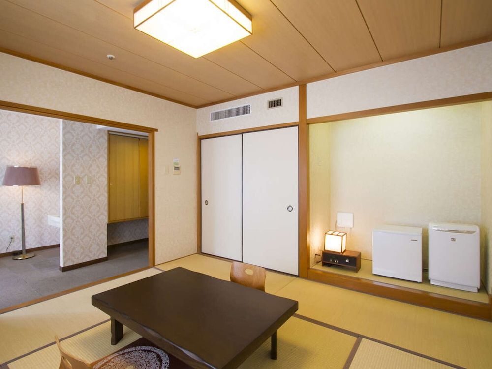 Japanese Style Room For 3 People, Shared Bathroom, Garden View (Umi)