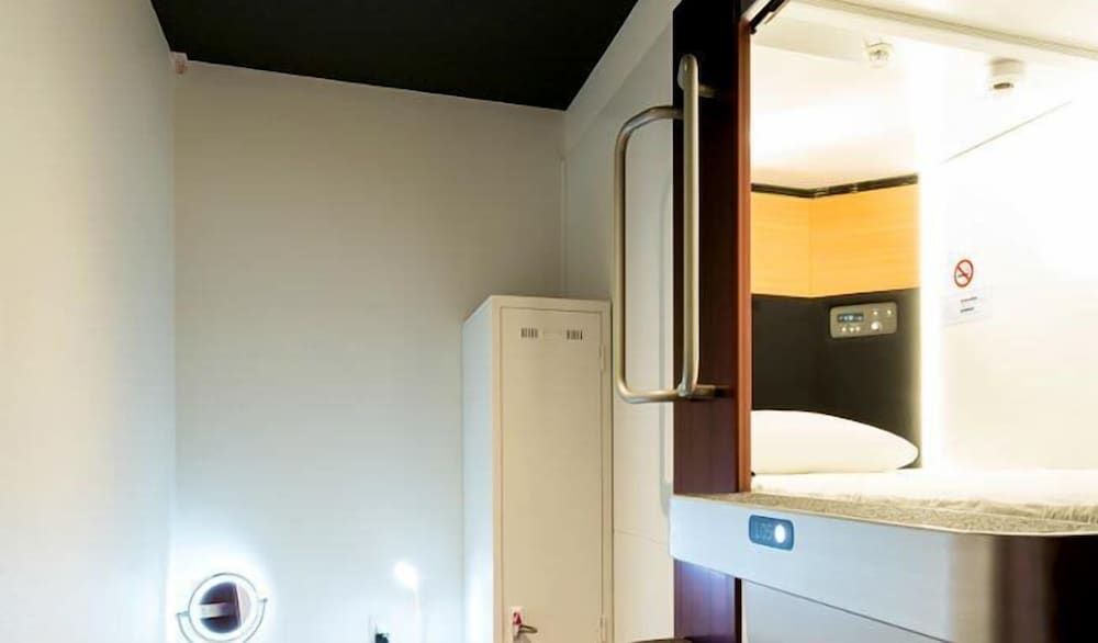 Cabin Type Capsule, Women Only