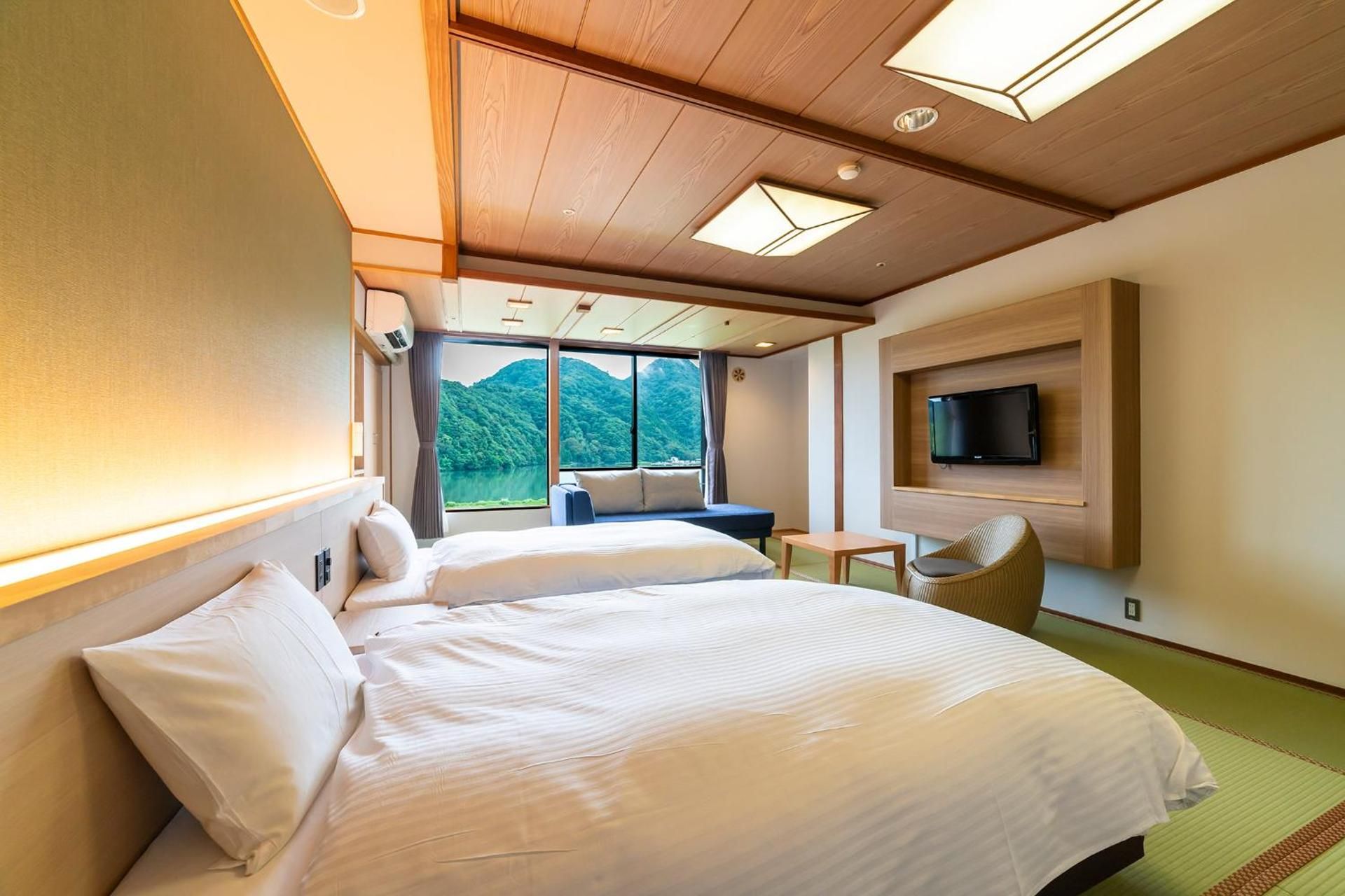 River Side Superior Japanese-Style Twin Beds with Shower Only - Non-Smoking