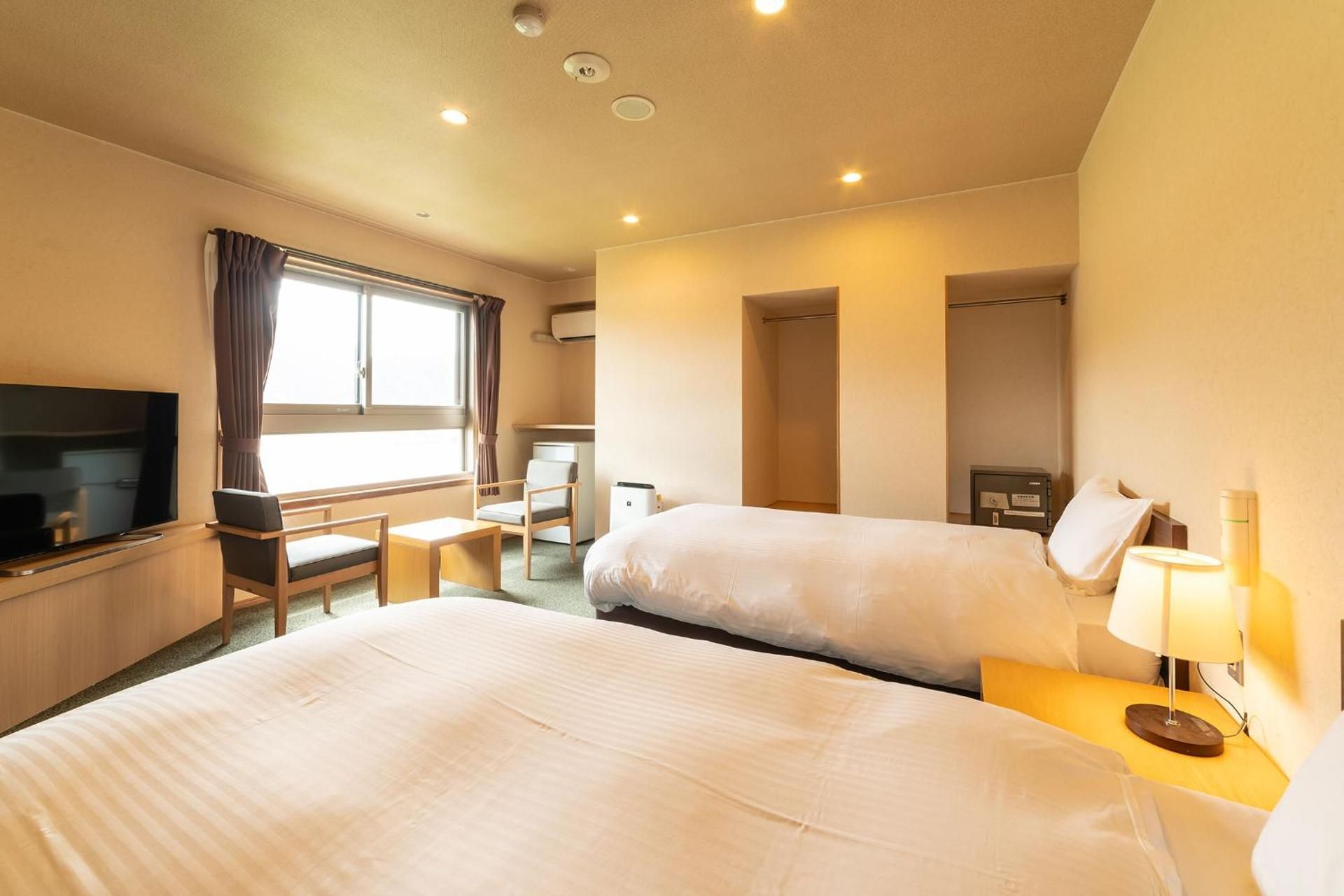 Standard Twin Room with Shared Bathroom - Non-Smoking