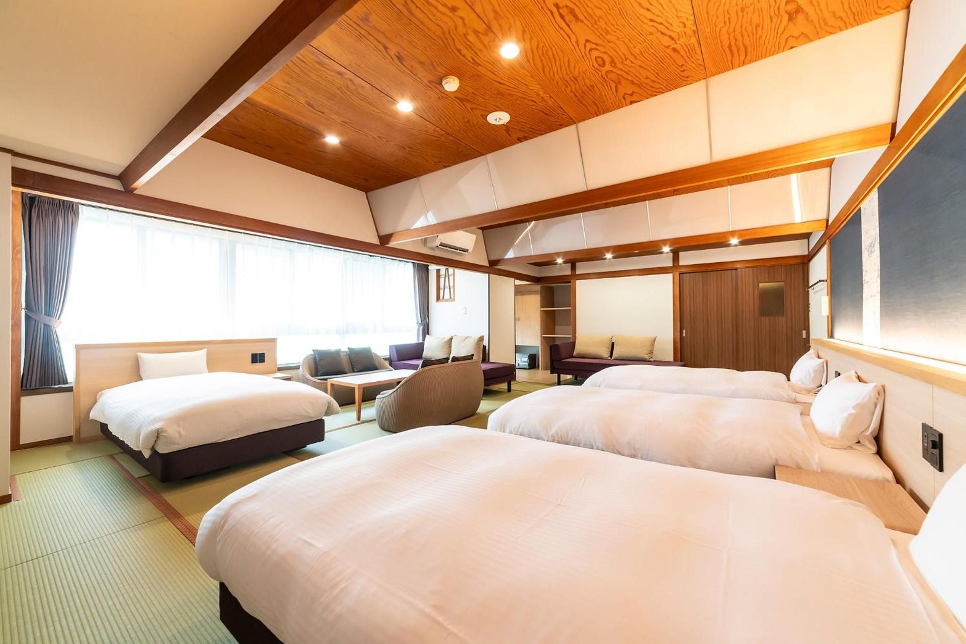 Superior Japanese-Style 4 Beds holds 6 people with Shared Bathroom - Non-Smoking