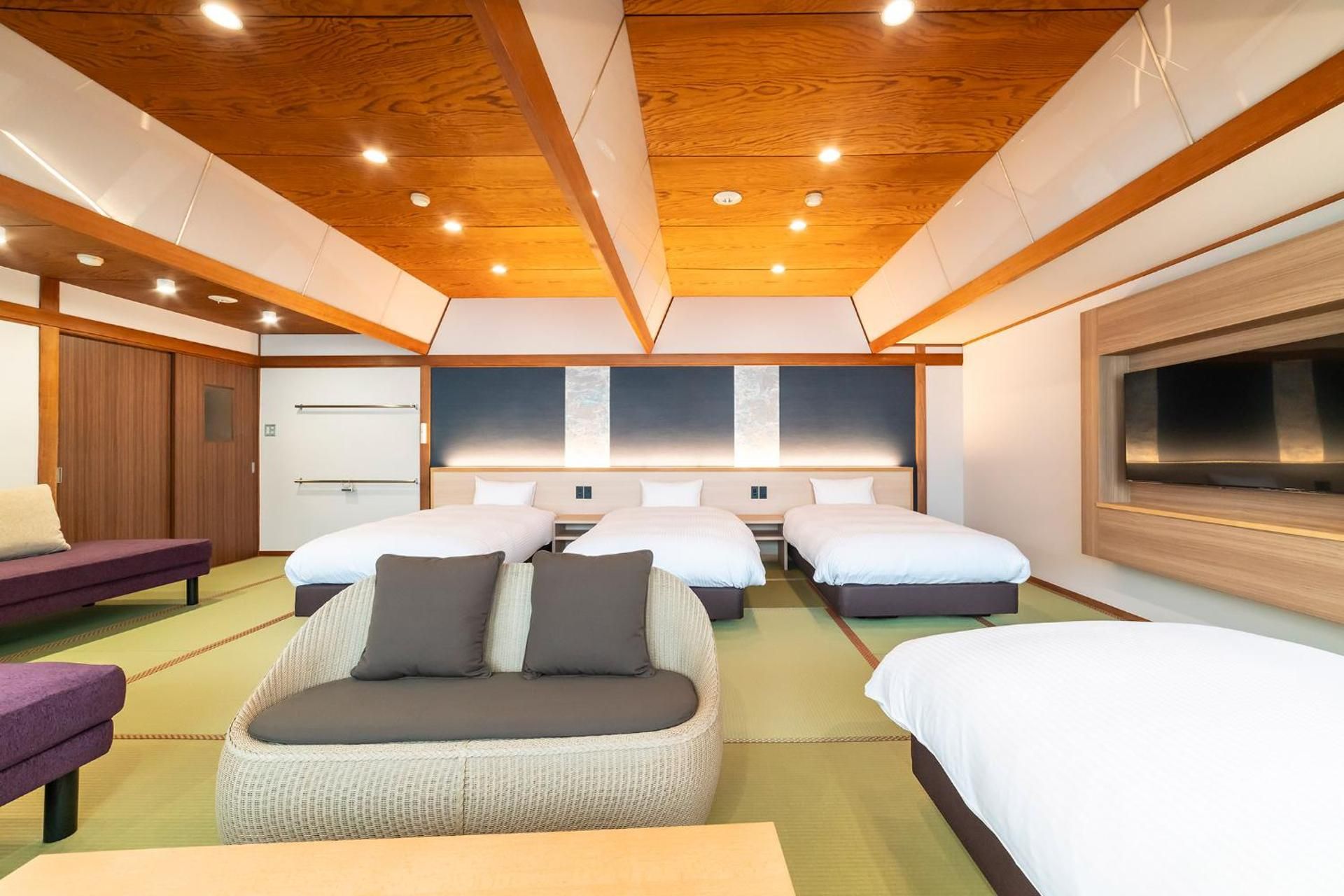 Superior Japanese-Style 4 Beds holds 6 people with Shared Bathroom - Non-Smoking