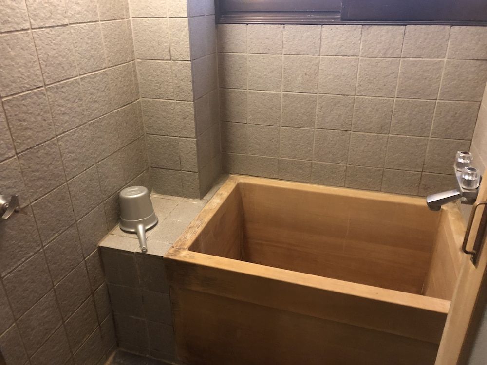 Deep Soaking Bathtub