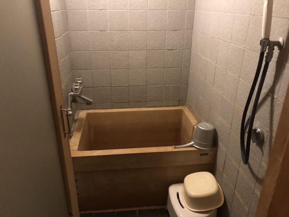 Deep Soaking Bathtub