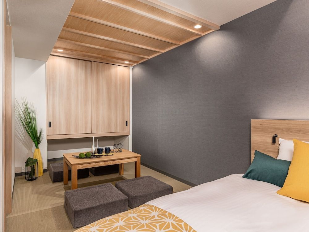Deluxe One-Bedroom Japanese Apartment