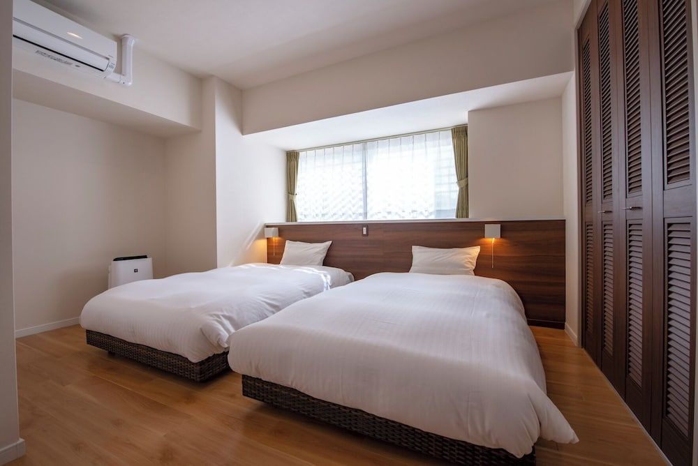 Corner terrace room for 7-10 people