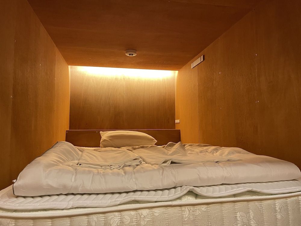 Shared Dormitory, Men only