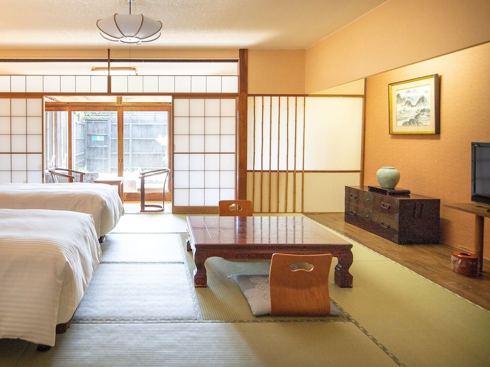 Shirahamakan Open Air Bath Included / Japanese-style room(Twin Beds) for 5 People / Non-Smoking