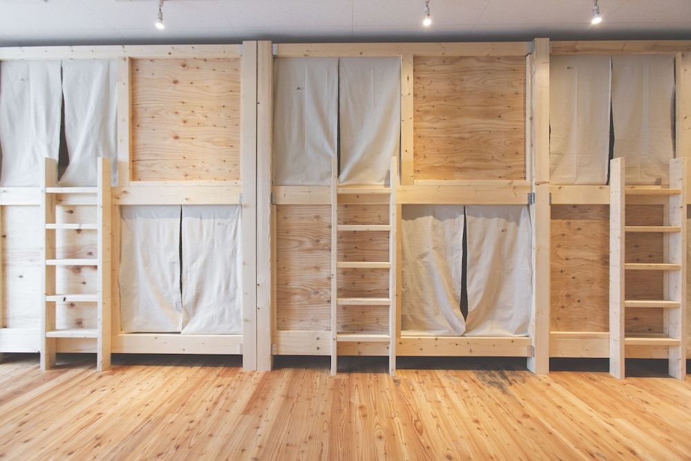 Noboribetsu Guest House AKA & AO - Hostel Shared Dormitory, Mixed Dorm, Shared Bathroom 3