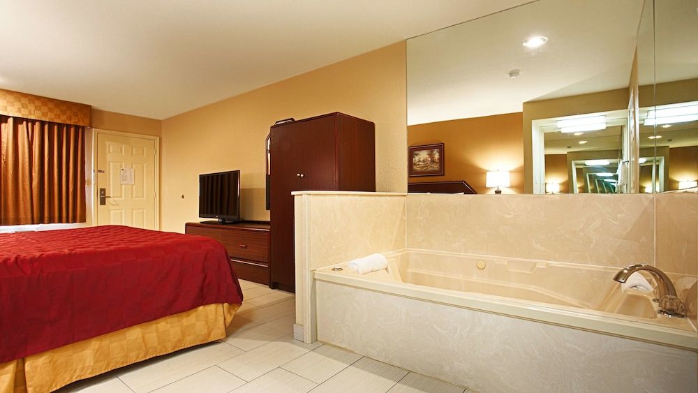 Suite, 1 King Bed, Non Smoking, Jetted Tub