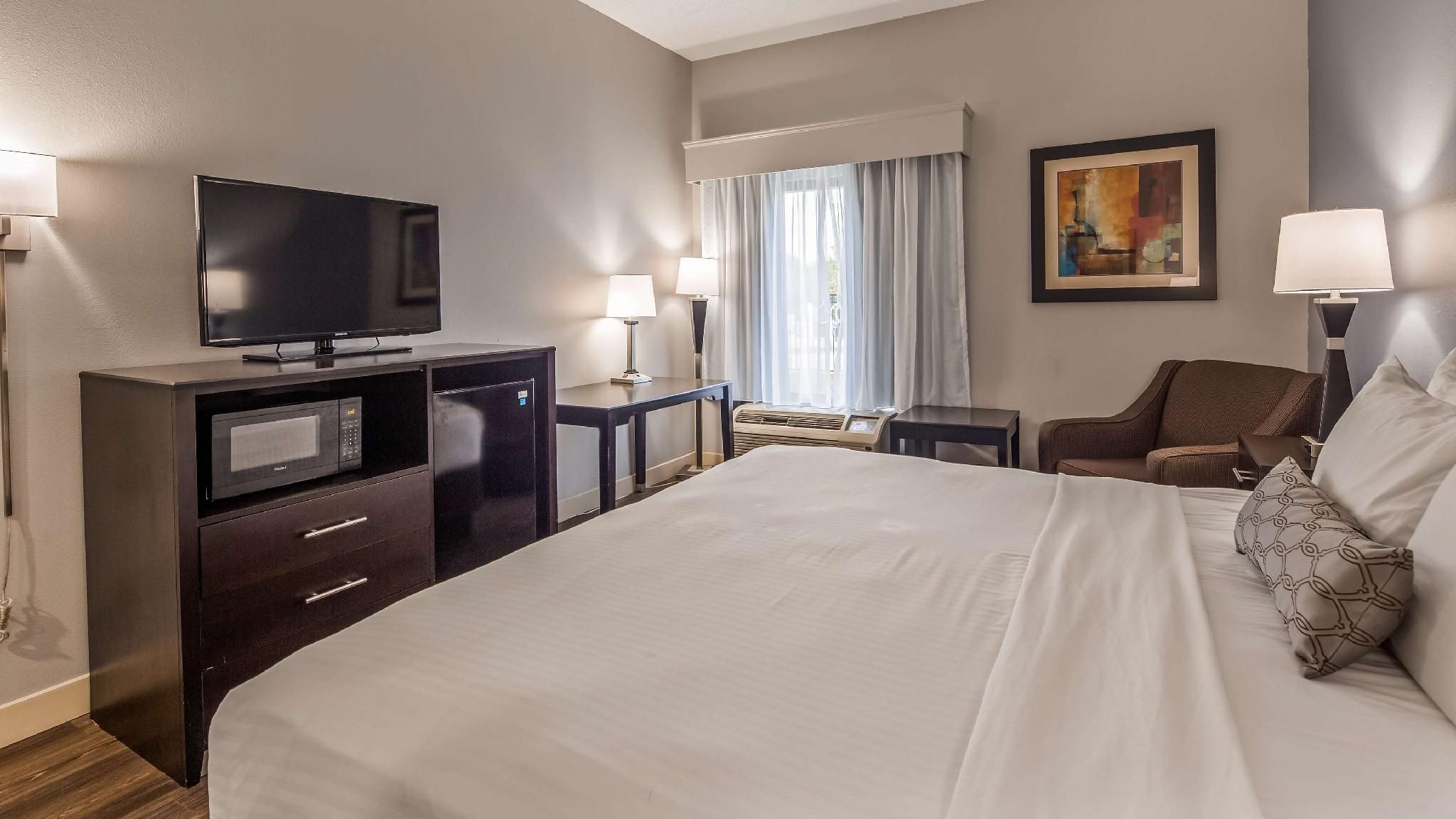 1 Queen Bed, Nonsmoking, Small Room