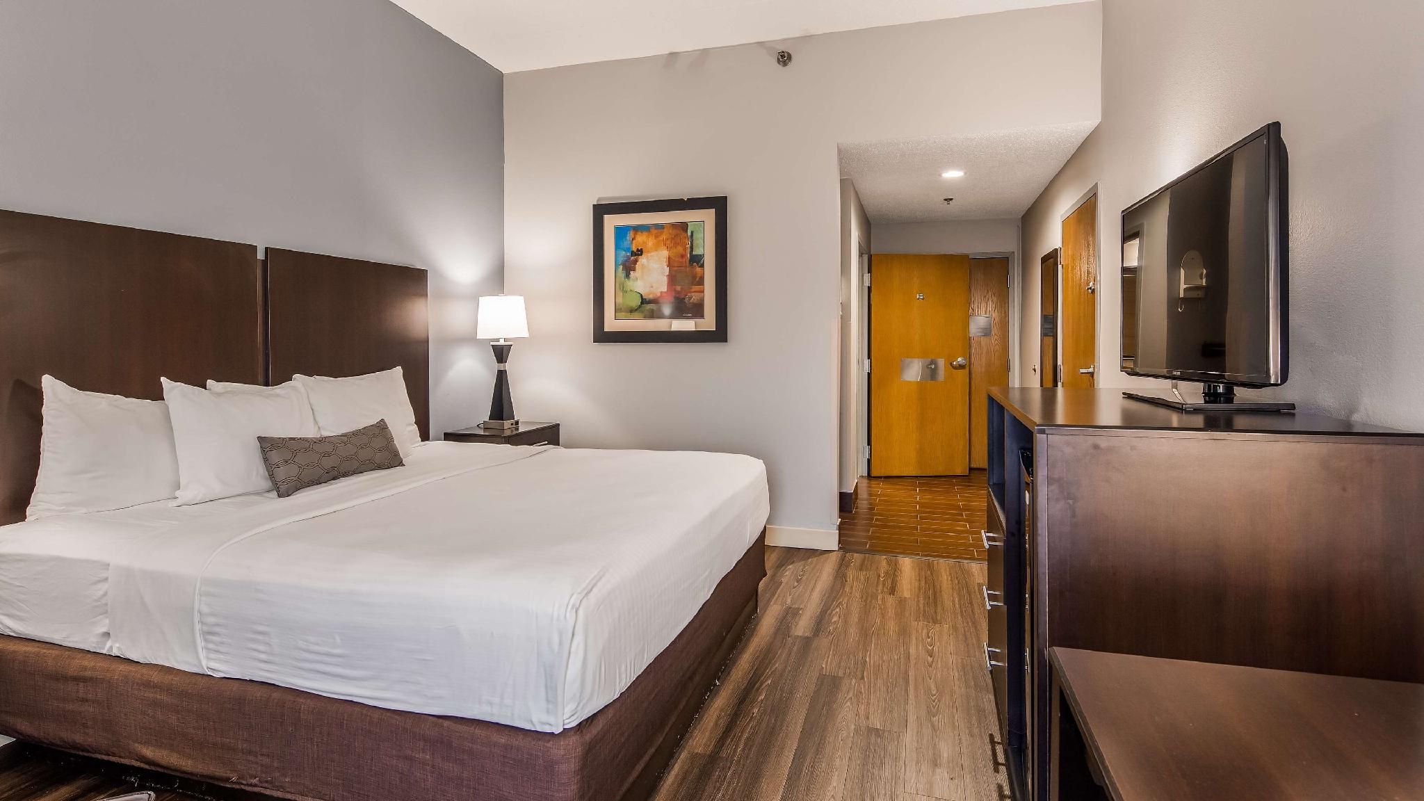 1 Queen Bed, Nonsmoking, Small Room