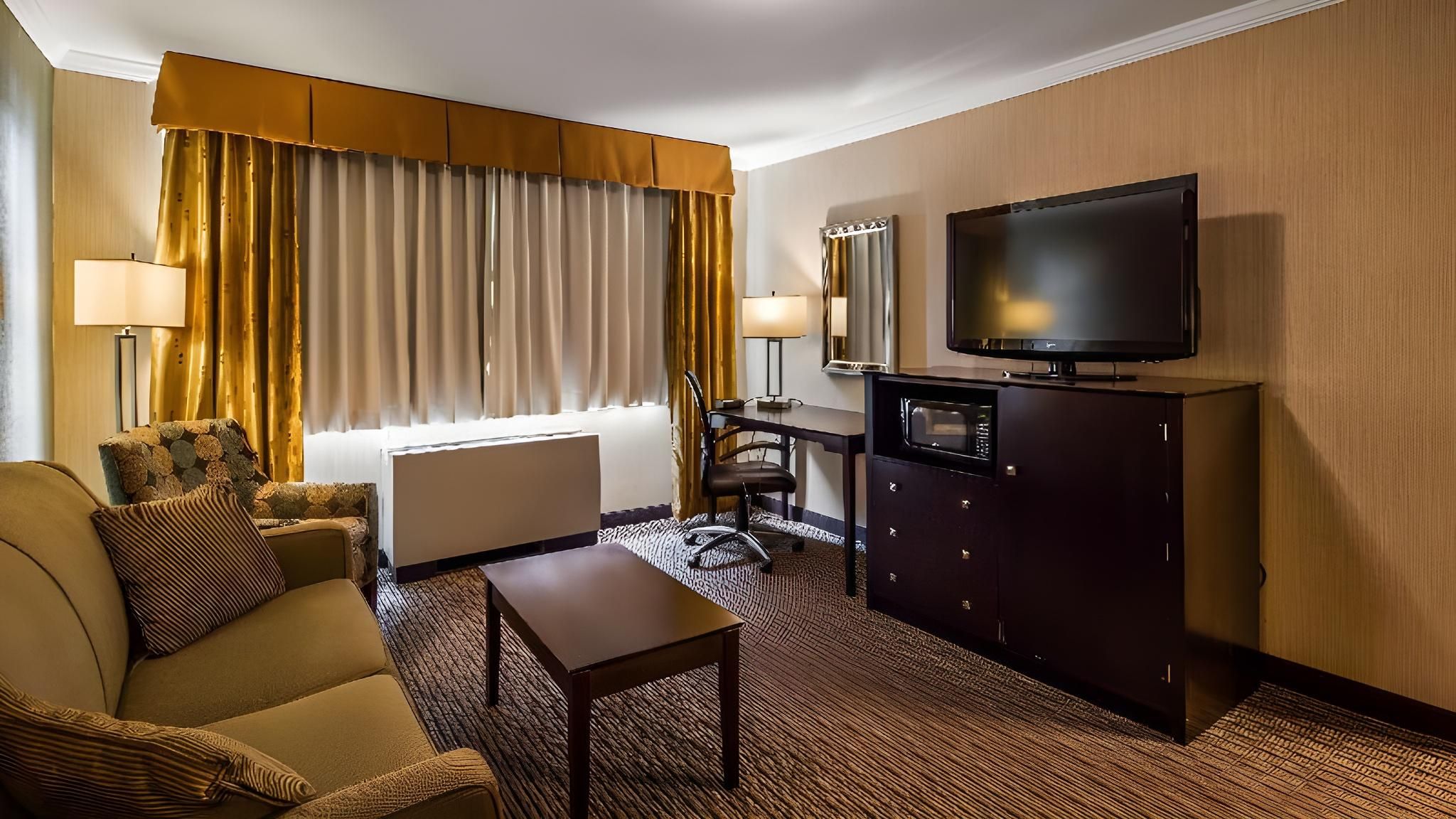 Suite - 1 King Bed, Nonsmoking, Sofabed, Living Room