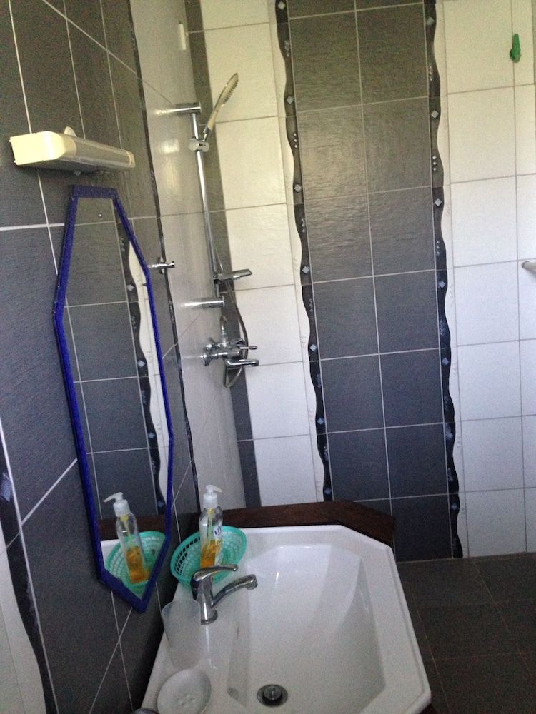 Coco-De-Ville Palm Weaver