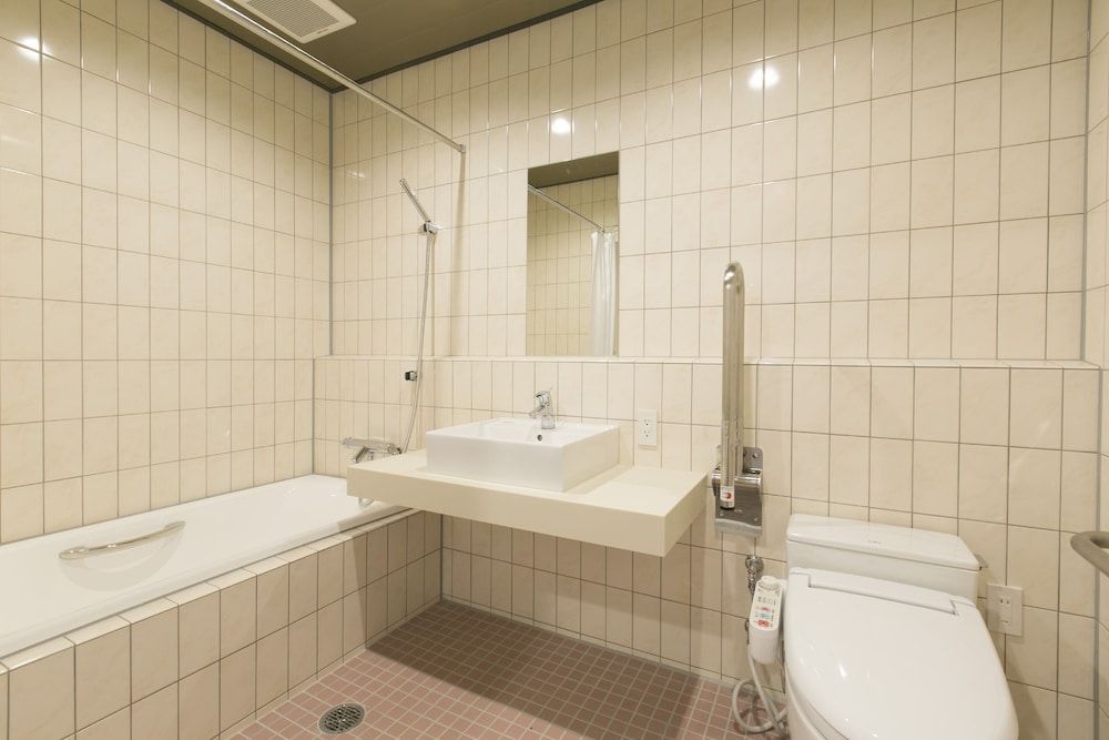 Hotel Seiyoken New Wing Twin Room, Accessible, Non Smoking 3