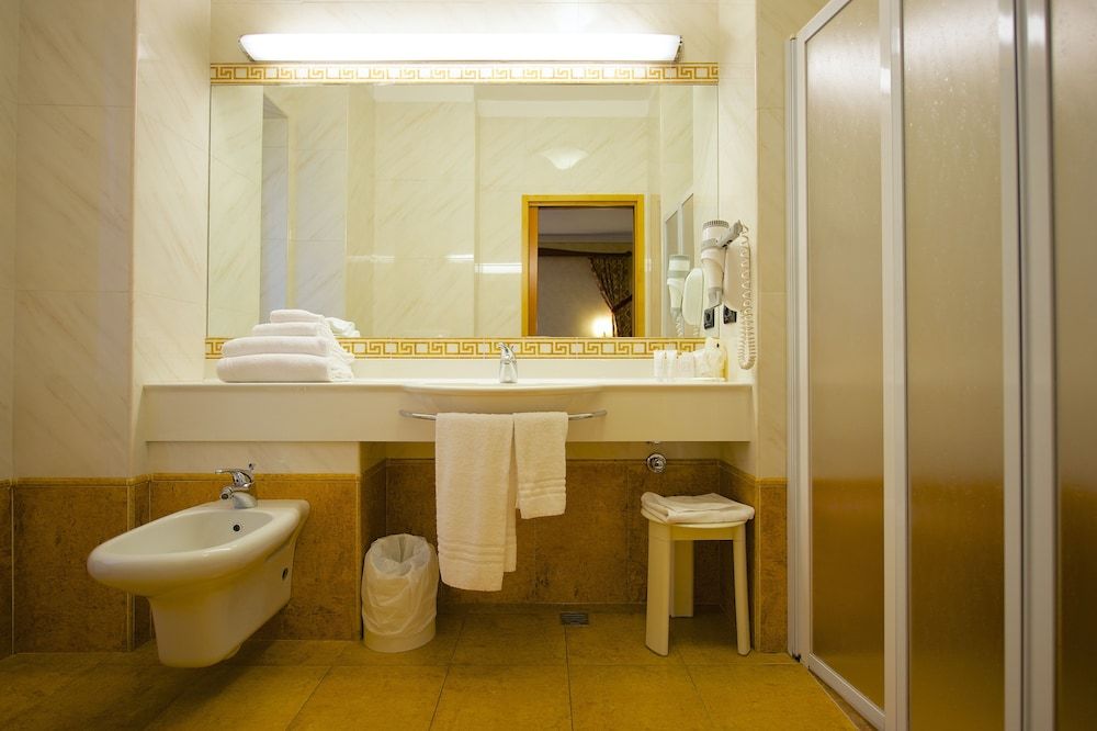 Best Western Hotel Luxor Standard Room, 1 Queen Bed 17