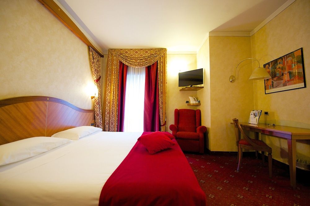 Best Western Hotel Luxor Standard Room, 1 Queen Bed 6