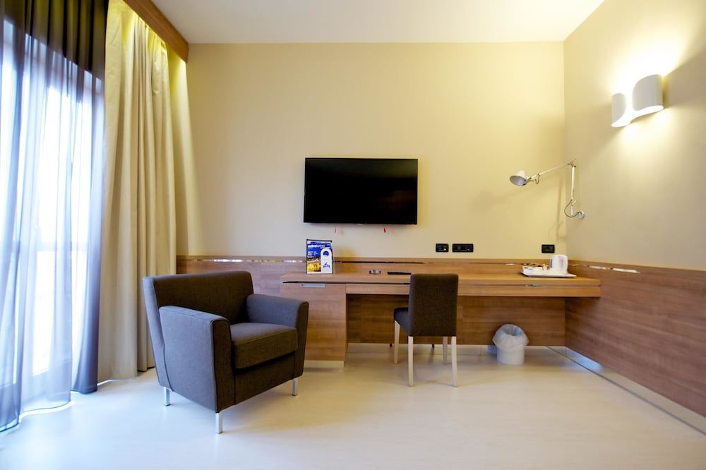 Best Western Hotel Luxor Family Room, 1 Queen Bed with Sofa bed 9