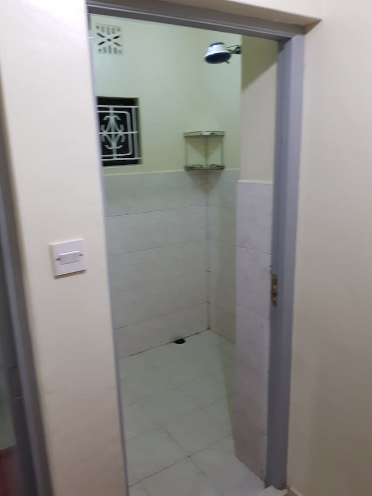 Bangili Rentals Comfort House, 3 Bedrooms 5