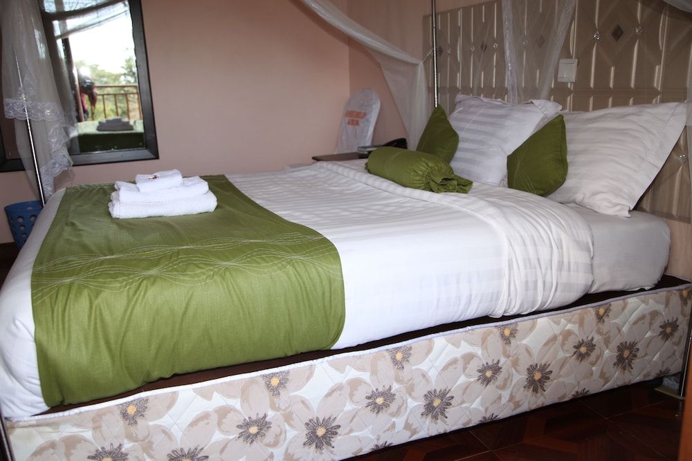 Sunshine Hotel Deluxe Double Room 3