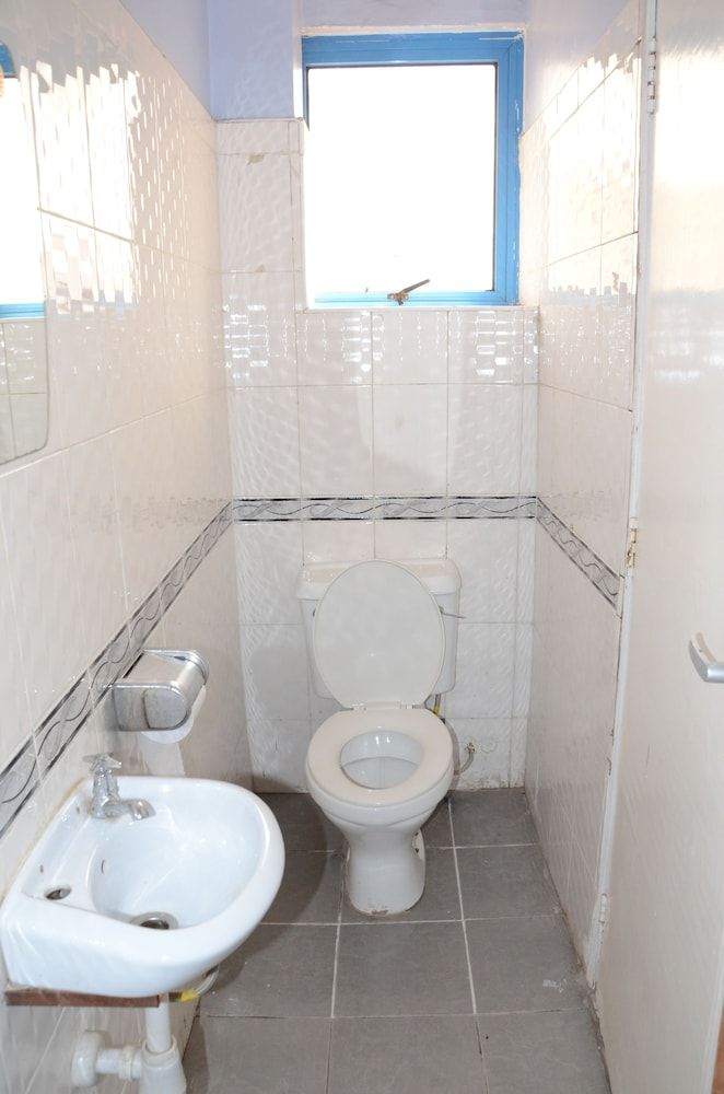 undefined Golden Goose Hotel 5