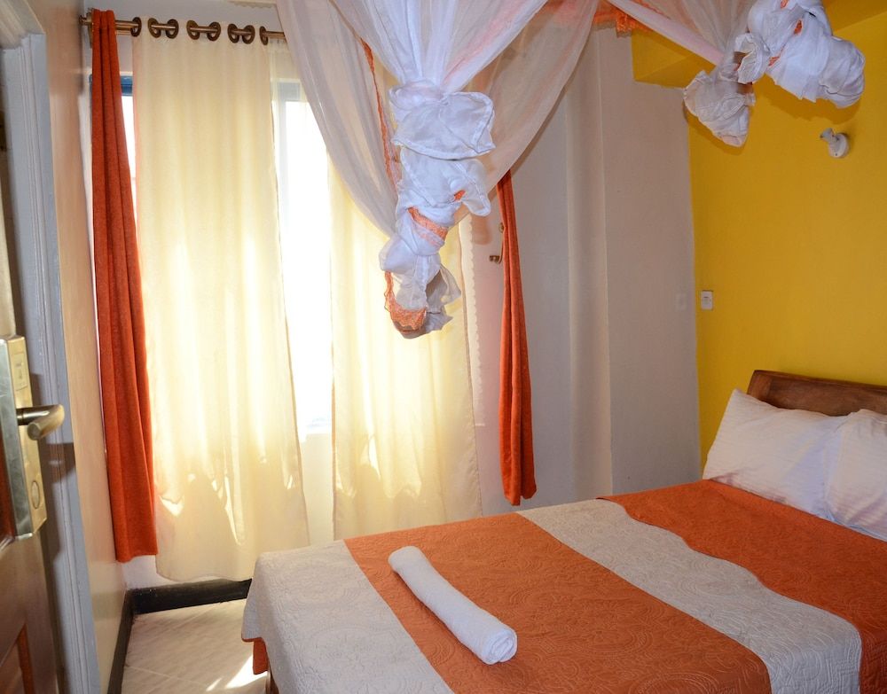 undefined Golden Goose Hotel