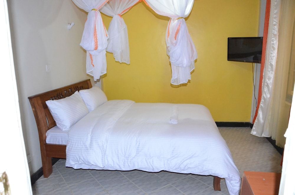 undefined Golden Goose Hotel 2