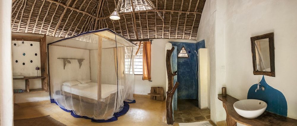 Distant Relatives Ecolodge & Backpackers Comfort Double Room, 1 Queen Bed, Shared Bathroom 4