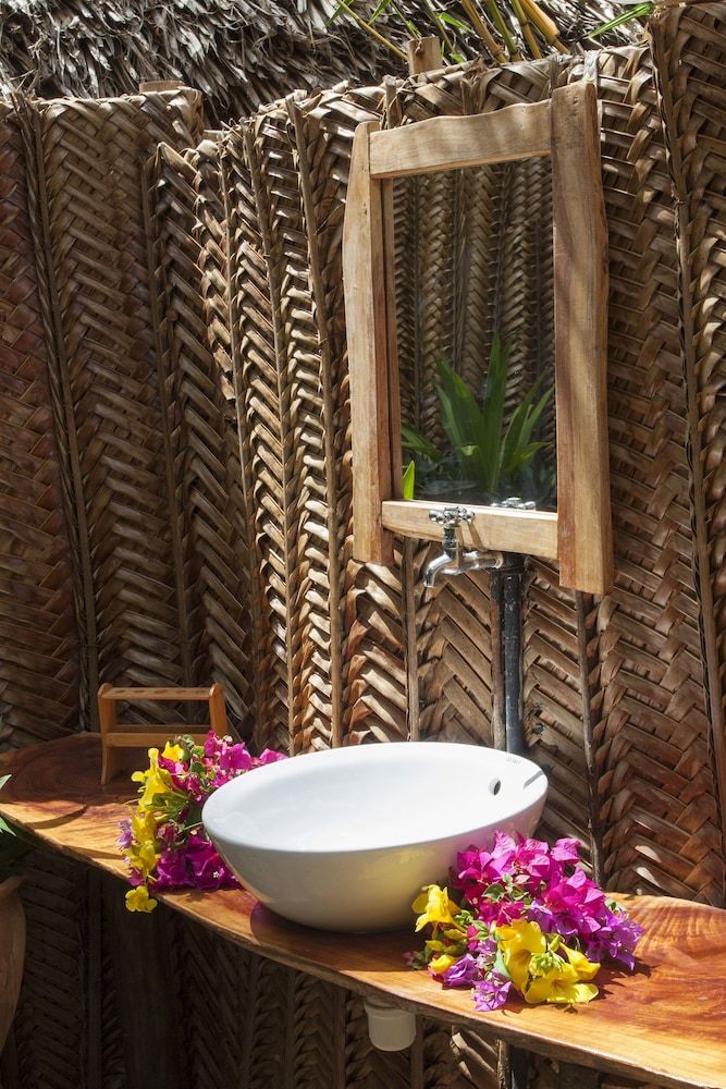 Distant Relatives Ecolodge & Backpackers Comfort Quadruple Room 2