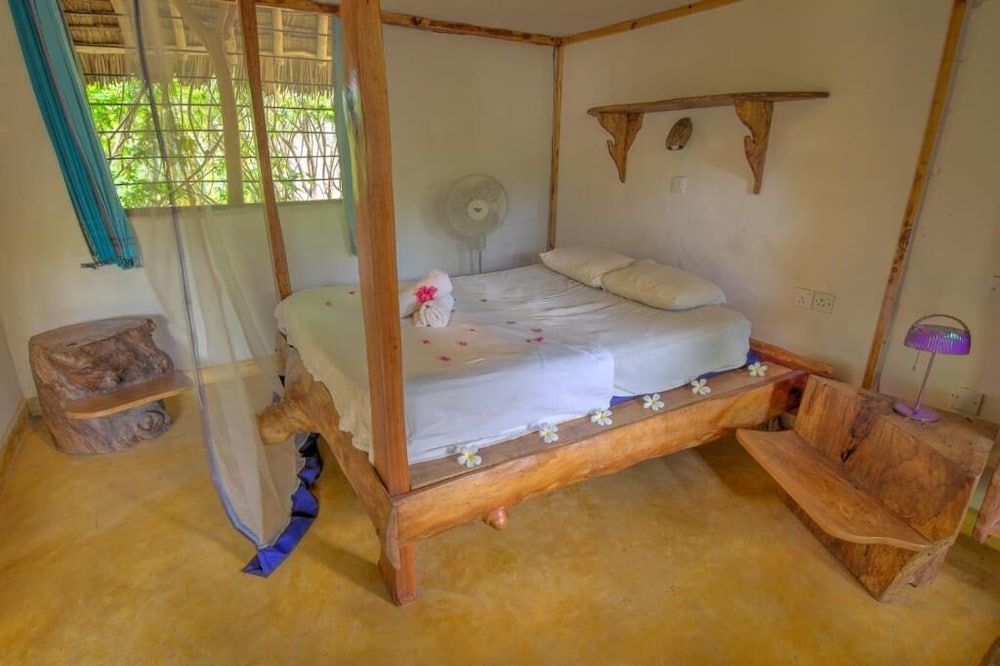 Distant Relatives Ecolodge & Backpackers Comfort Double Room, 1 Queen Bed, Shared Bathroom 2