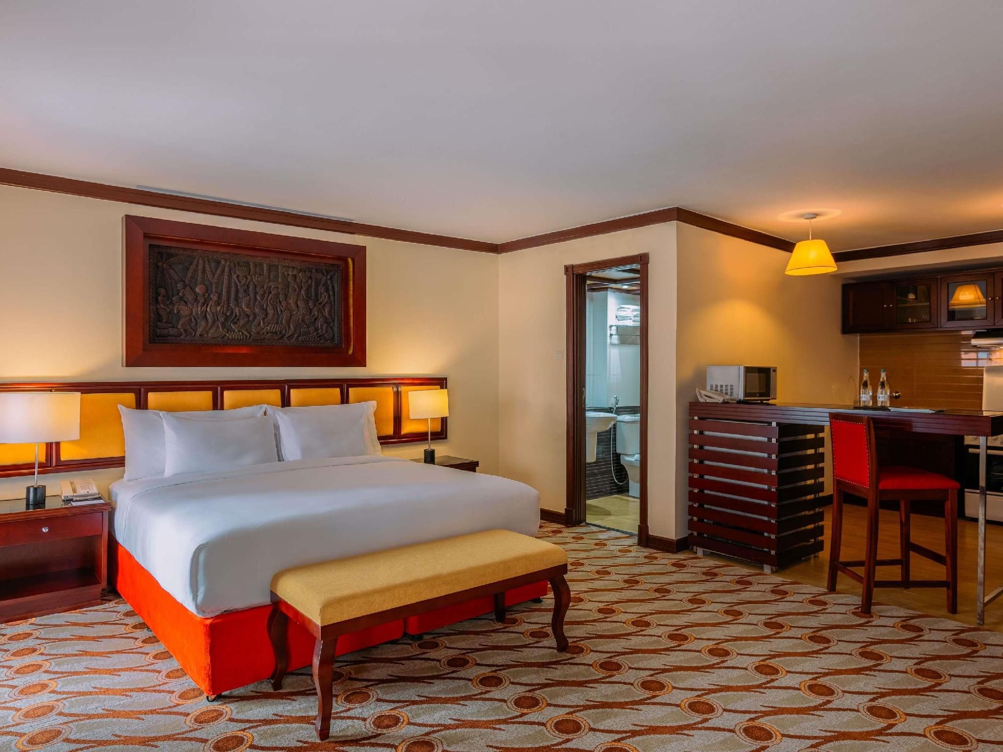 Deluxe room with pool view