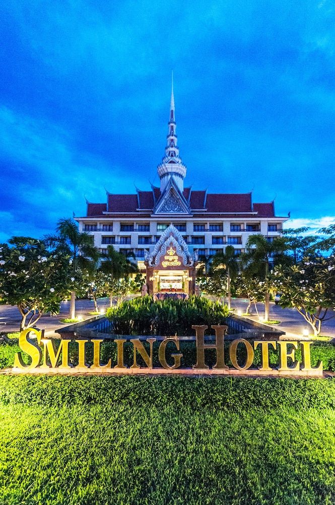 undefined Smiling Deluxe Hotel 6