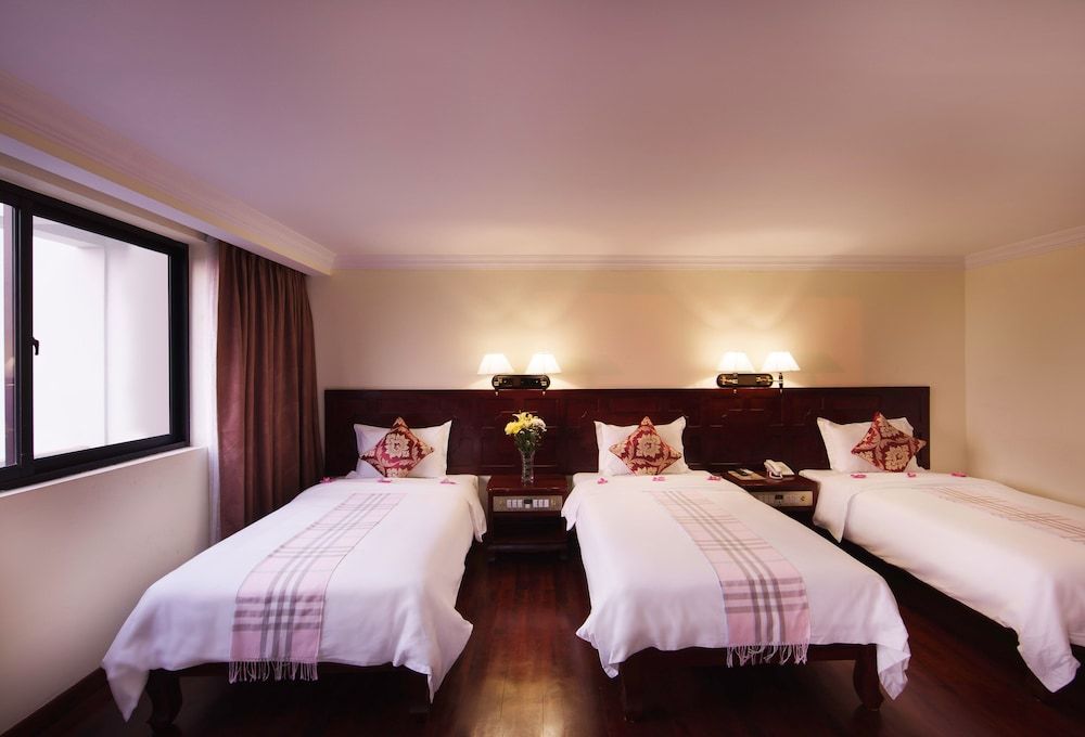 undefined Smiling Deluxe Hotel 2