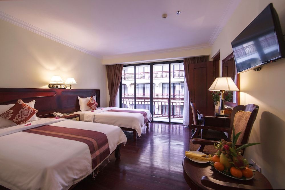 undefined Smiling Deluxe Hotel