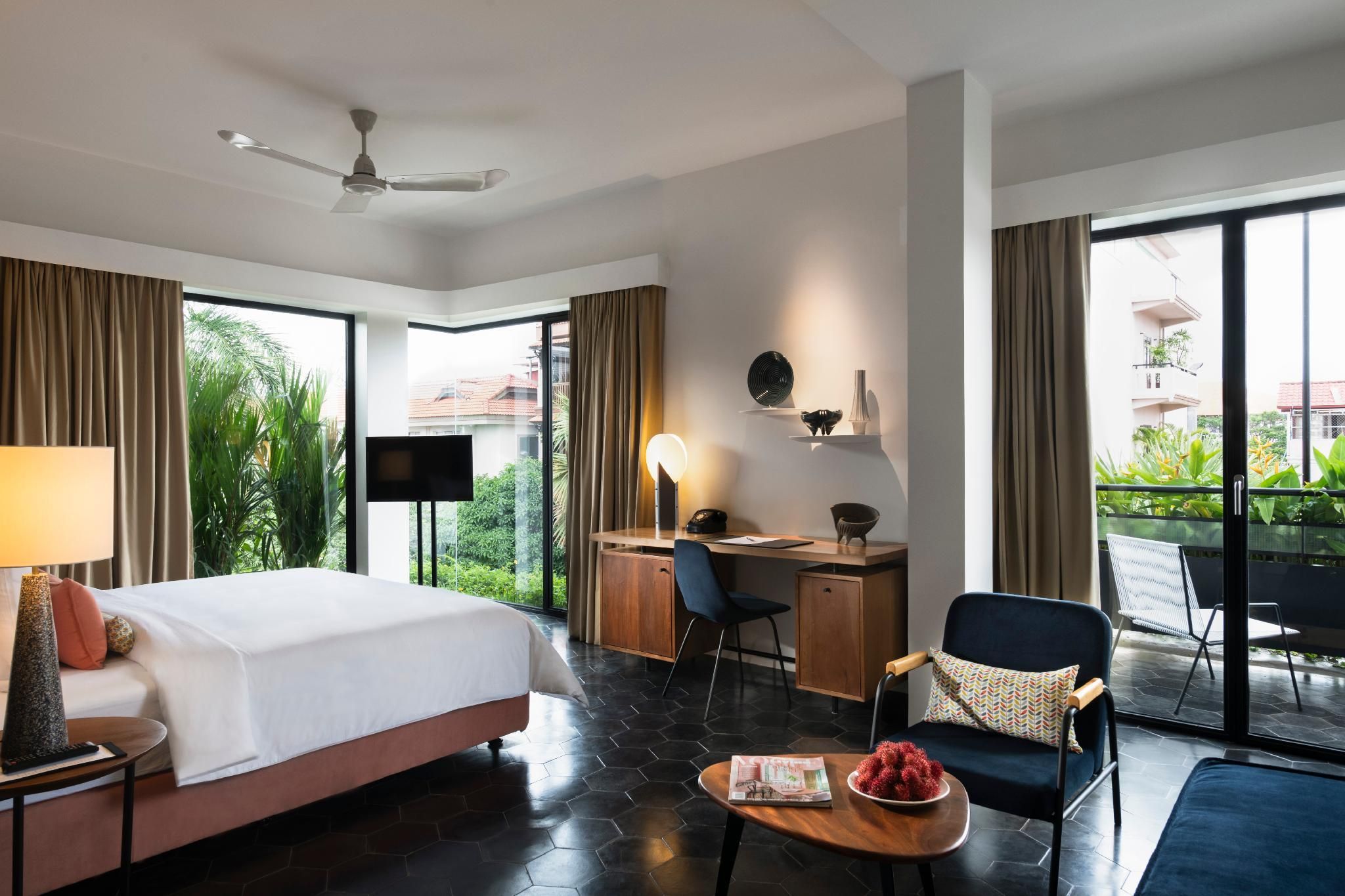 Deluxe Triple Pool View