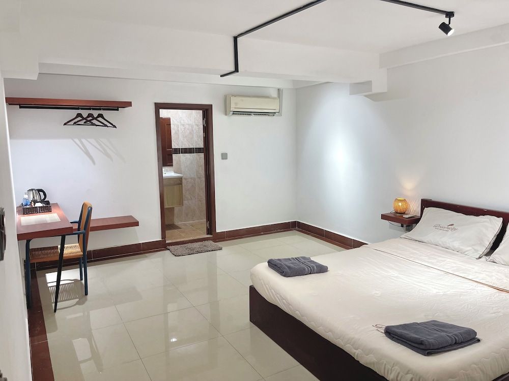SKY HOTEL Central Phnom Penh - Rooms & Apartments Economy Double Room 2