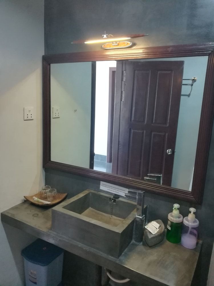 Uncle Sam Villa Family Room 9