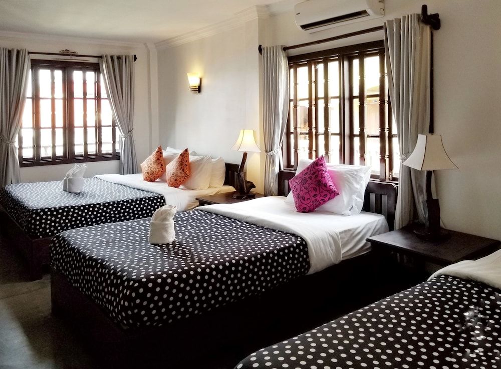 Uncle Sam Villa Family Room 2