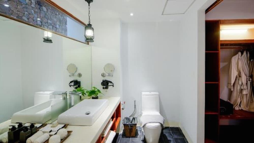 King Rock Residence Luxury Deluxe King 8