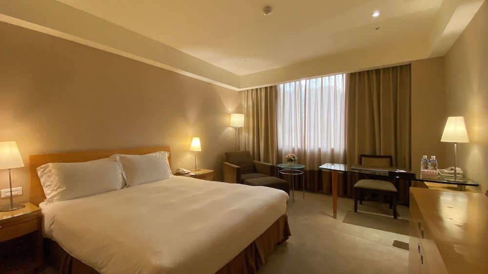 Monarch Room (King Bed)(6F-10F)