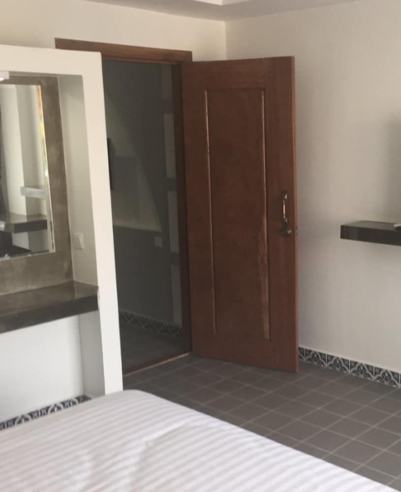 Katy Resident and Spa Luxury Condo 10