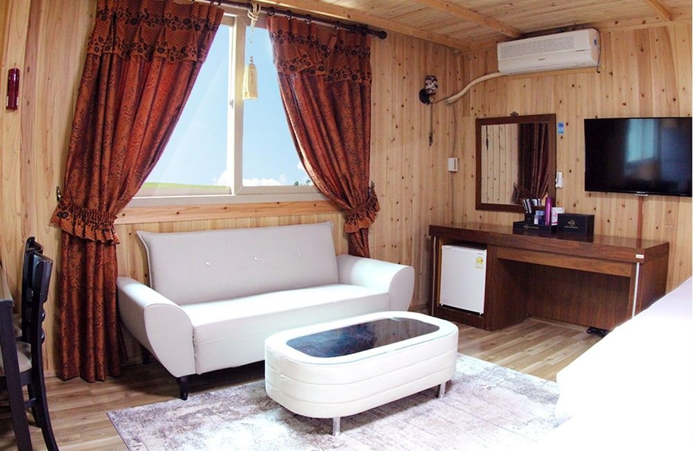 Muju Resortel Deluxe Twin Room 5