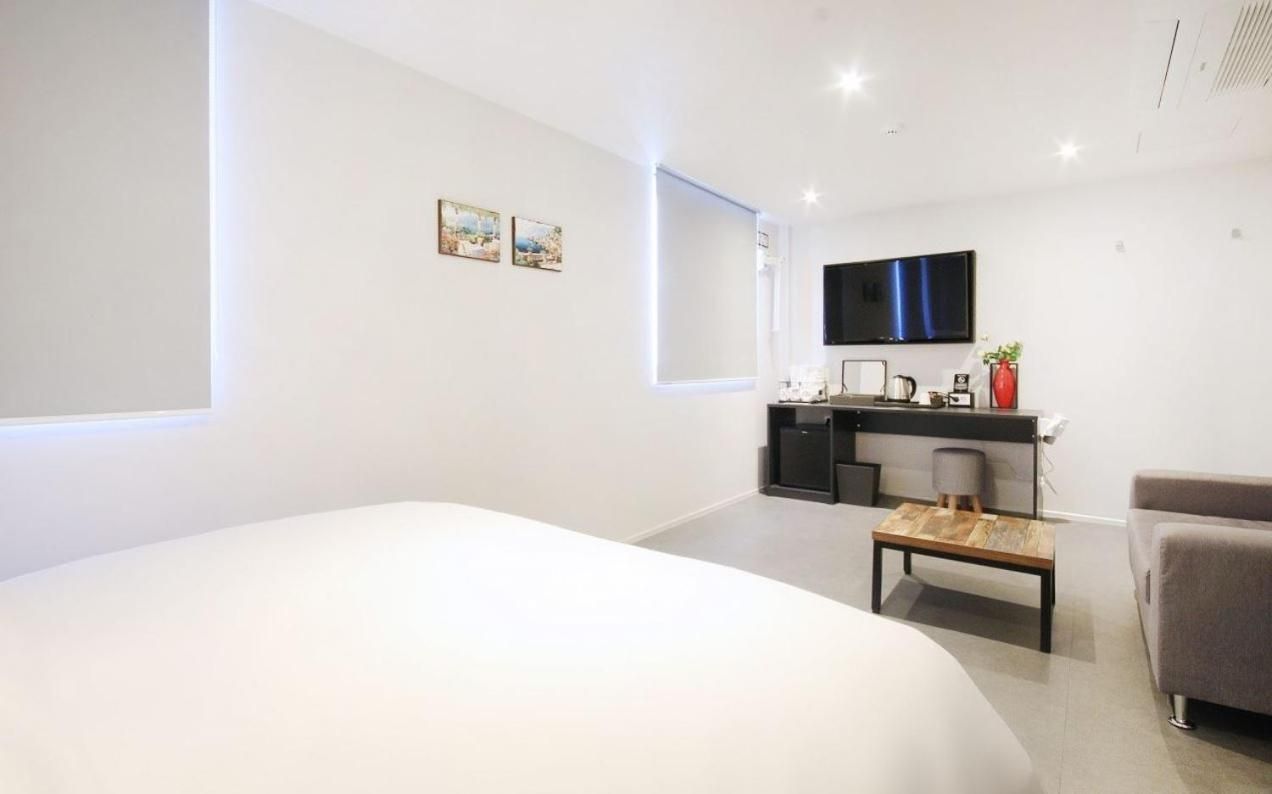 ROOM, DOUBLE BED, LARGE