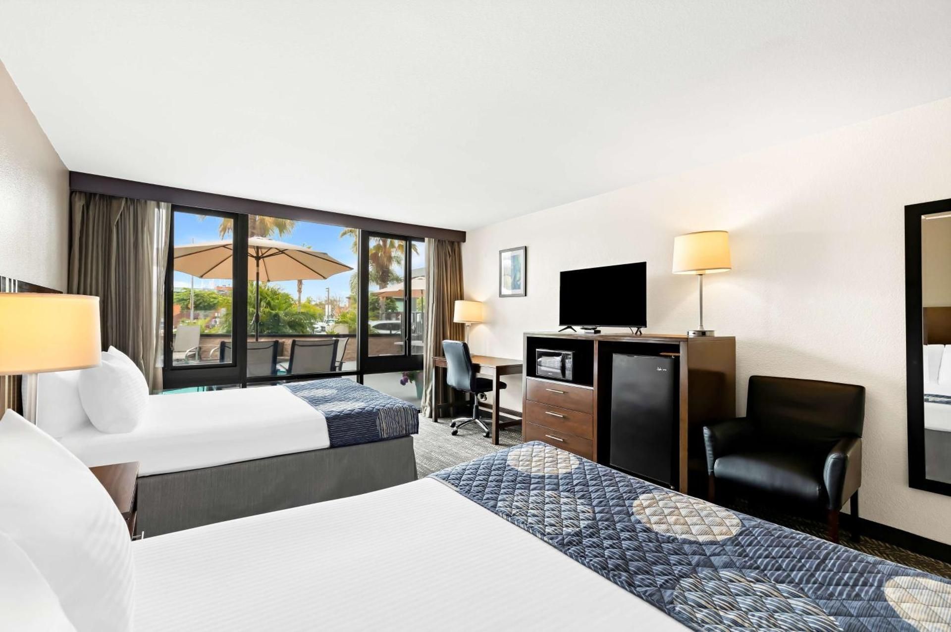 2 Queen Beds, Nonsmoking, Pool View