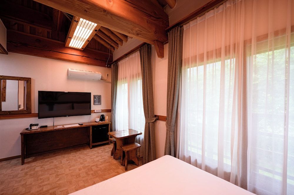 Jeonju Wangyijimil Hanok Hotel Superior Double Room 7